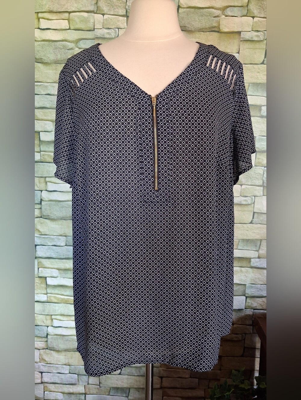 Worthington Black White Geometric Zip Front Blouse